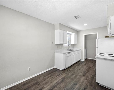 606 Kings Way Drive - Photo Thumbnail 13