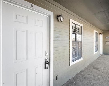 606 Kings Way Drive - Photo Thumbnail 2