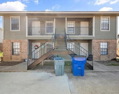 606 Kings Way Drive - Photo Thumbnail 1