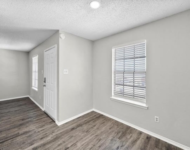 606 Kings Way Drive - Photo Thumbnail 7