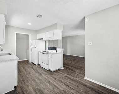 606 Kings Way Drive - Photo Thumbnail 12