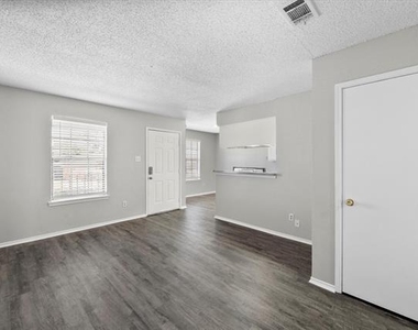 606 Kings Way Drive - Photo Thumbnail 5