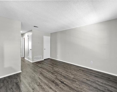 606 Kings Way Drive - Photo Thumbnail 6
