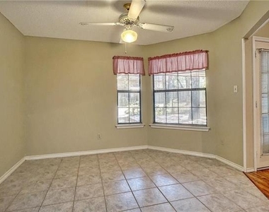 5705 Royal Club Drive - Photo Thumbnail 12