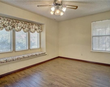 5705 Royal Club Drive - Photo Thumbnail 13