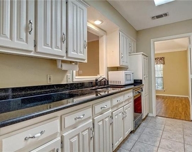 5705 Royal Club Drive - Photo Thumbnail 9