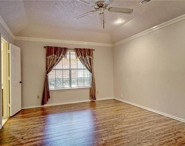 5705 Royal Club Drive - Photo Thumbnail 22