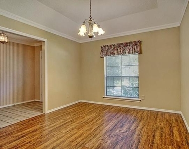 5705 Royal Club Drive - Photo Thumbnail 3