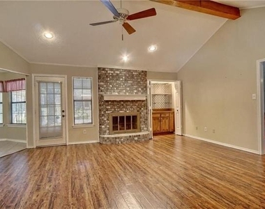 5705 Royal Club Drive - Photo Thumbnail 5