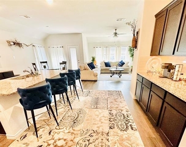 526 Pleasant Hill Lane - Photo Thumbnail 7