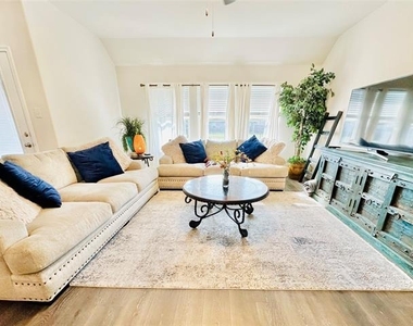 526 Pleasant Hill Lane - Photo Thumbnail 4