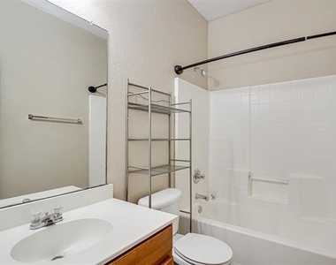 824 Walnut Street - Photo Thumbnail 14
