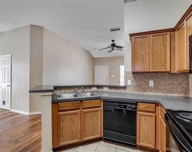 824 Walnut Street - Photo Thumbnail 5