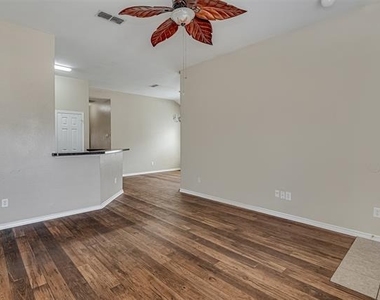 824 Walnut Street - Photo Thumbnail 4