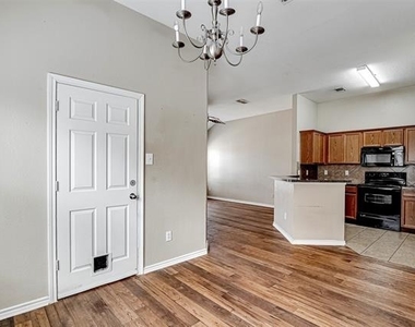 824 Walnut Street - Photo Thumbnail 8