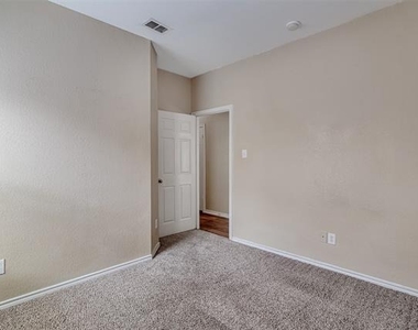 824 Walnut Street - Photo Thumbnail 16