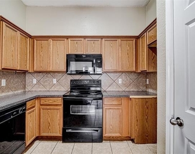 824 Walnut Street - Photo Thumbnail 6