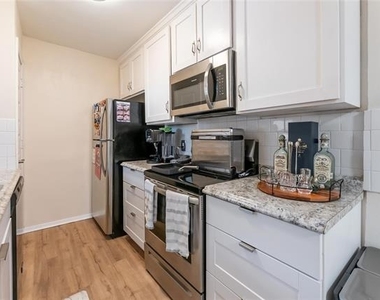 5132 Amesbury Drive - Photo Thumbnail 7