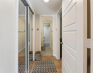 5132 Amesbury Drive - Photo Thumbnail 11