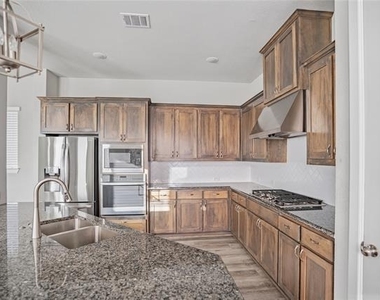 1621 Rose Willow Way - Photo Thumbnail 6