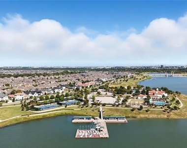 1621 Rose Willow Way - Photo Thumbnail 32