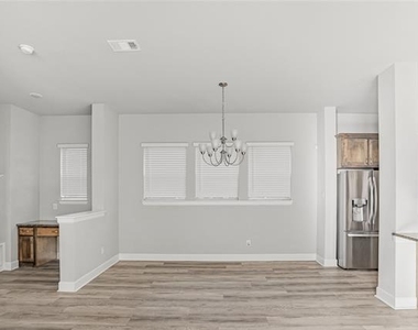 1621 Rose Willow Way - Photo Thumbnail 8