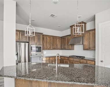 1621 Rose Willow Way - Photo Thumbnail 10