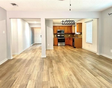 1509 Creekside Avenue - Photo Thumbnail 3