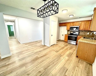1509 Creekside Avenue - Photo Thumbnail 4