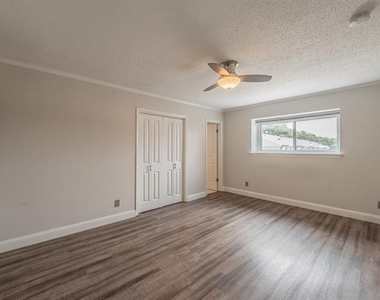 7706 Meadow Road - Photo Thumbnail 17