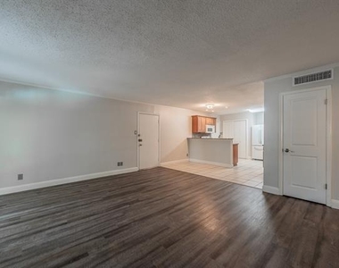 7706 Meadow Road - Photo Thumbnail 3