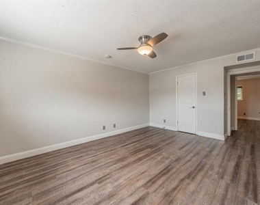 7706 Meadow Road - Photo Thumbnail 19