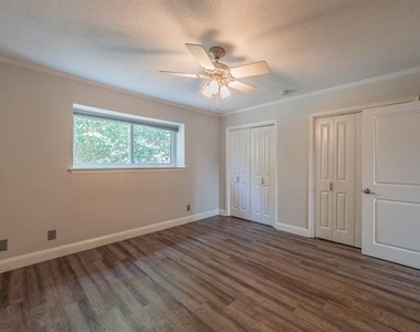 7706 Meadow Road - Photo Thumbnail 13