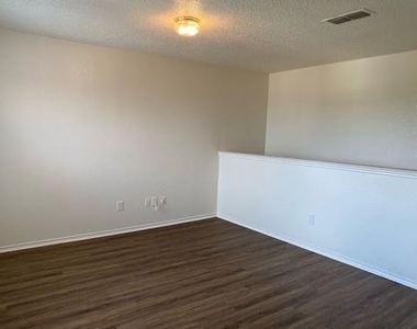 1101 Mustang Ridge Drive - Photo Thumbnail 16