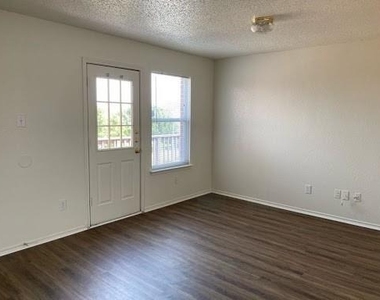 1101 Mustang Ridge Drive - Photo Thumbnail 15