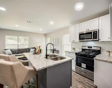 2617 Ryan Avenue - Photo Thumbnail 5