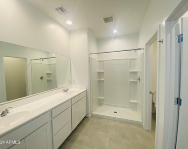 5531 S 23rd Drive - Photo Thumbnail 2
