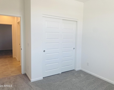 5531 S 23rd Drive - Photo Thumbnail 10