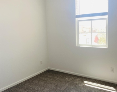 5531 S 23rd Drive - Photo Thumbnail 11
