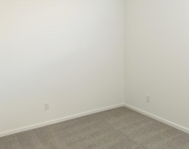 5531 S 23rd Drive - Photo Thumbnail 14