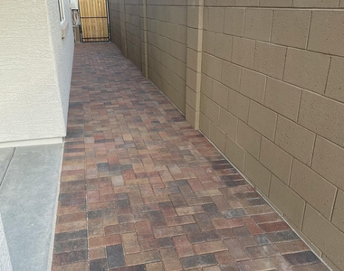 5531 S 23rd Drive - Photo Thumbnail 15