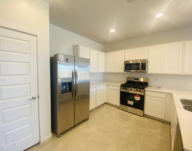 5531 S 23rd Drive - Photo Thumbnail 1