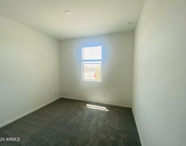 5531 S 23rd Drive - Photo Thumbnail 8