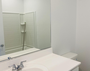 5531 S 23rd Drive - Photo Thumbnail 12