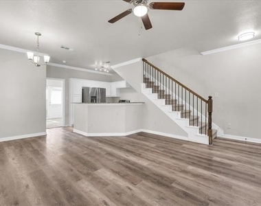 1523 Cozy Drive - Photo Thumbnail 4