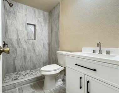 528 Post Oak Lane - Photo Thumbnail 13