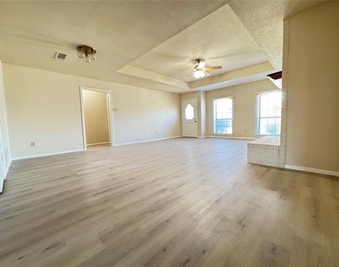 528 Post Oak Lane - Photo Thumbnail 15