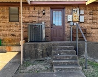 528 Post Oak Lane - Photo Thumbnail 18