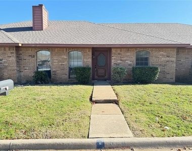 528 Post Oak Lane - Photo Thumbnail 14