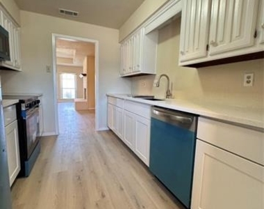 528 Post Oak Lane - Photo Thumbnail 11